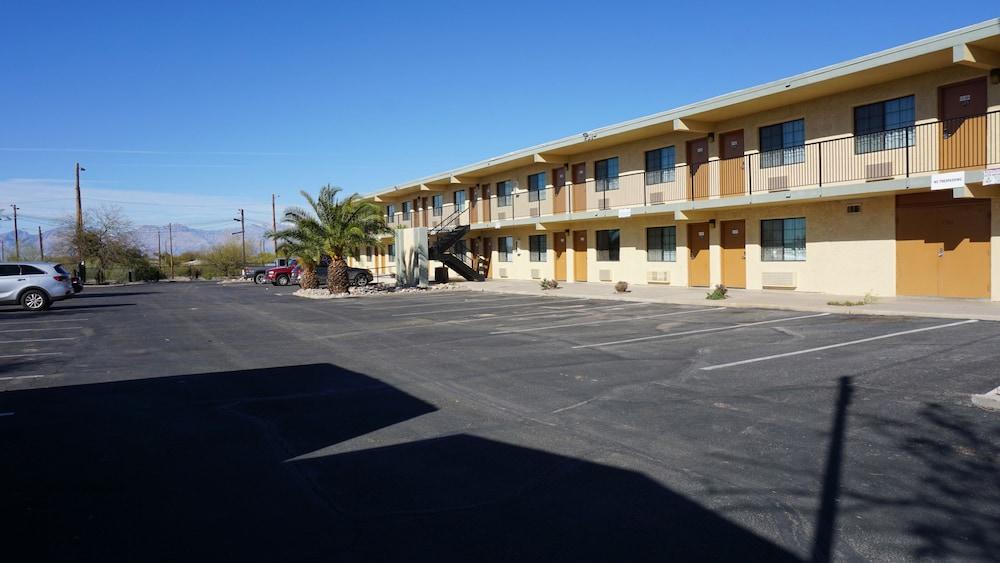 Red Roof Inn Tucson – Vail photo 5