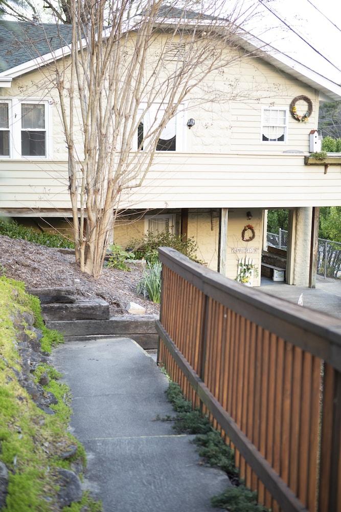 The Chimney Rock Inn & Cottages photo 28