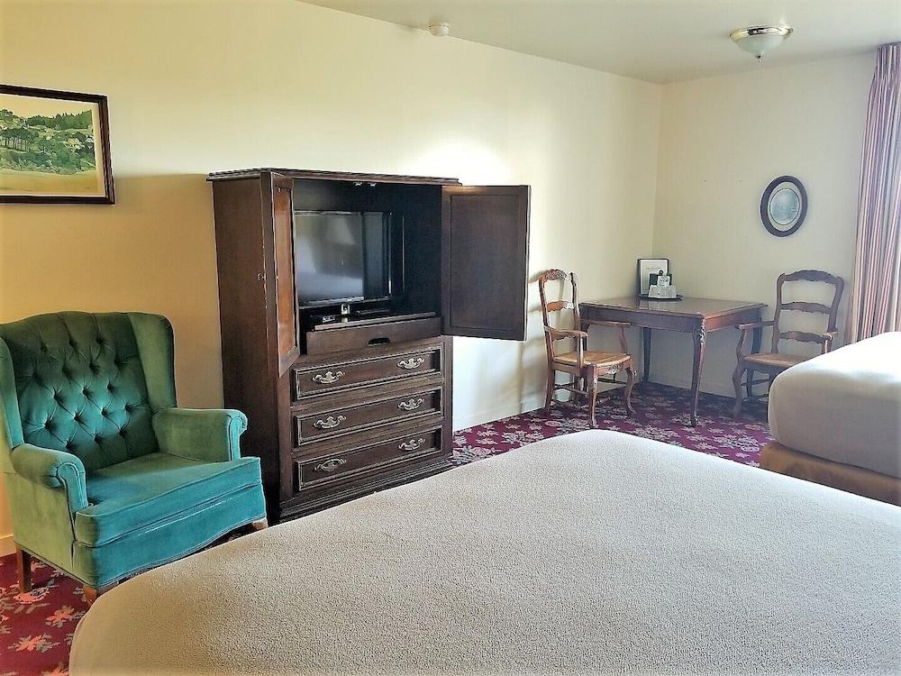Hill House Inn photo 36