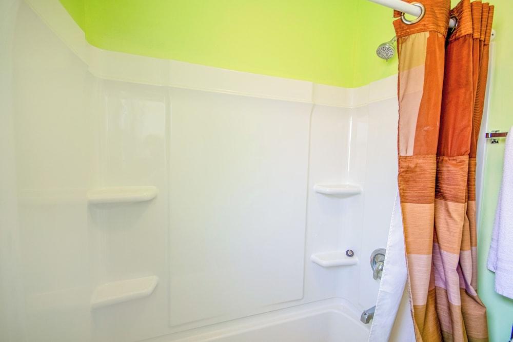OYO Travelier Motel photo 29