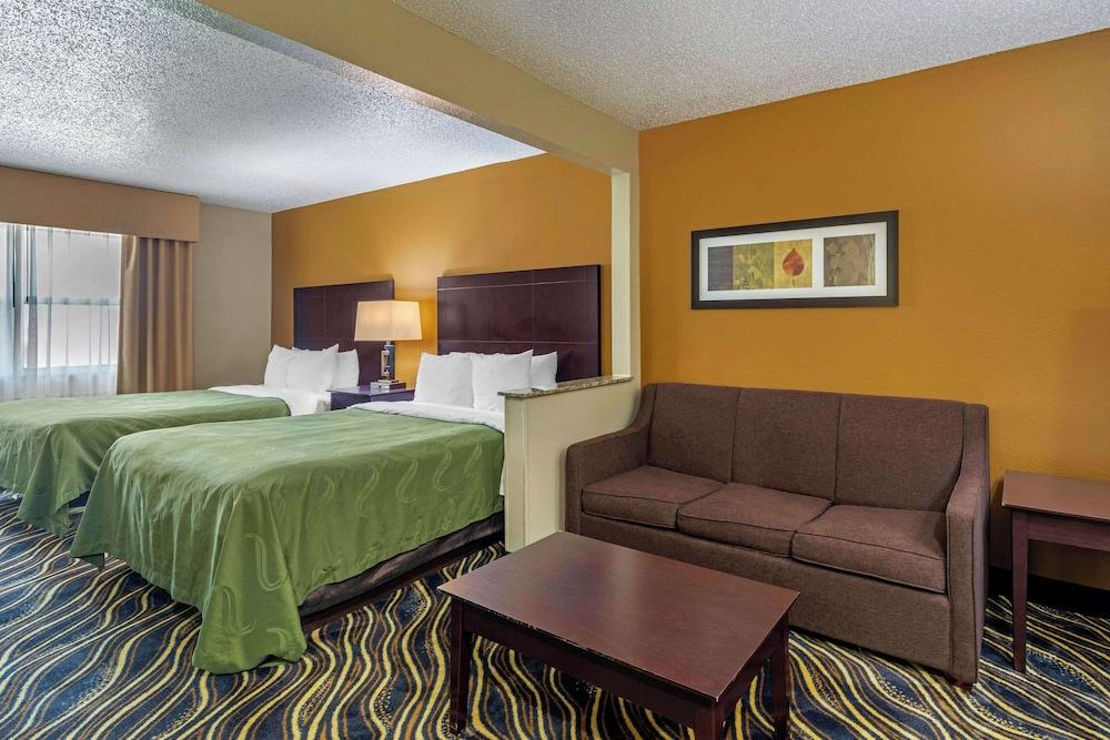 Quality Suites Addison - Dallas photo 50