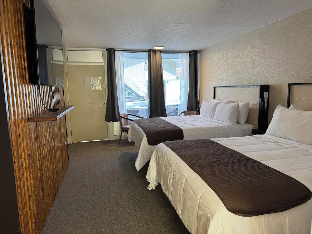 Sleepy Bear Motel photo 8