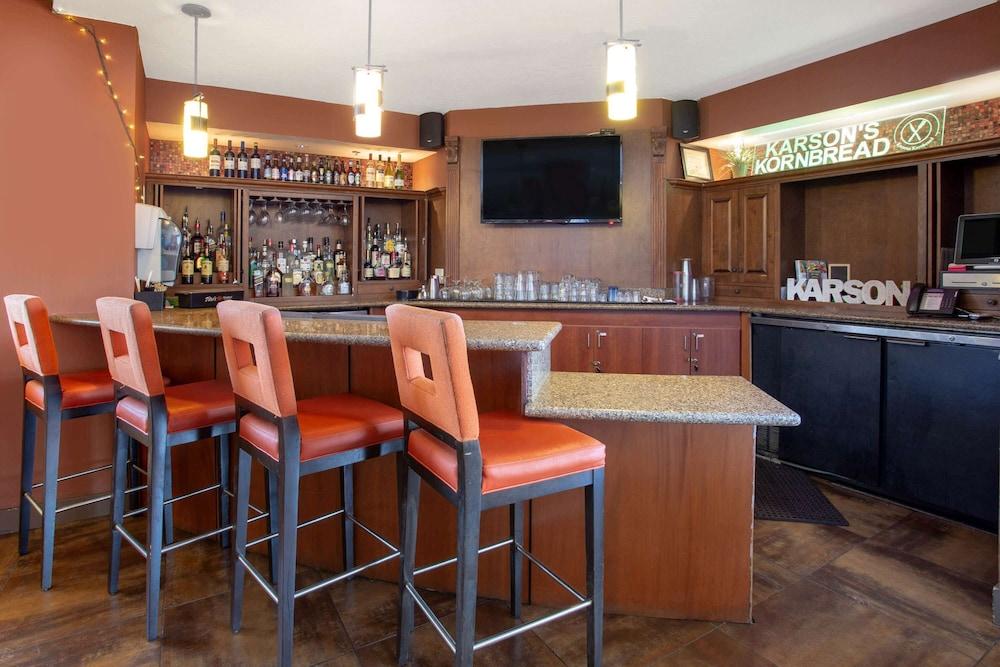 Holiday Inn Express & Suites Phoenix Midtown by IHG photo 33