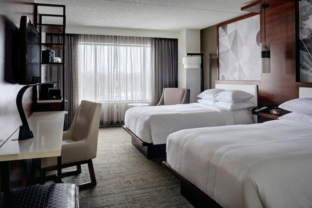 Marriott East Lansing at University Place photo 16
