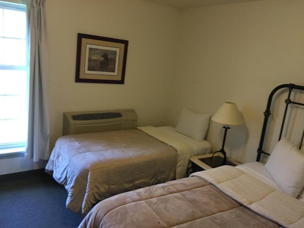 All Suites Inn Budget Host photo 9