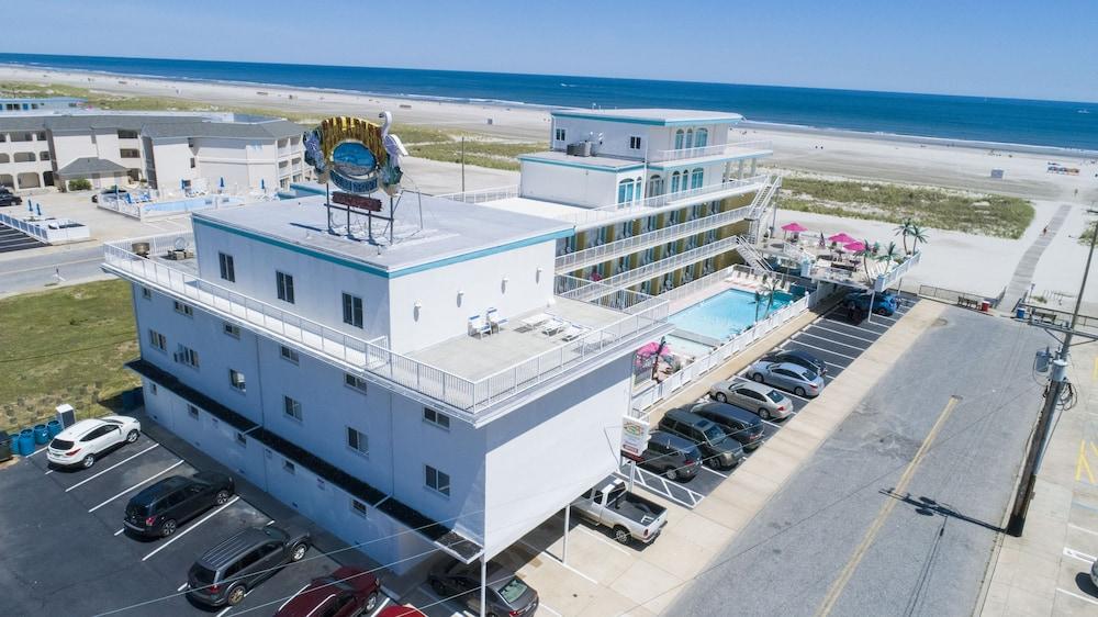 Paradise Oceanfront Resort photo 24