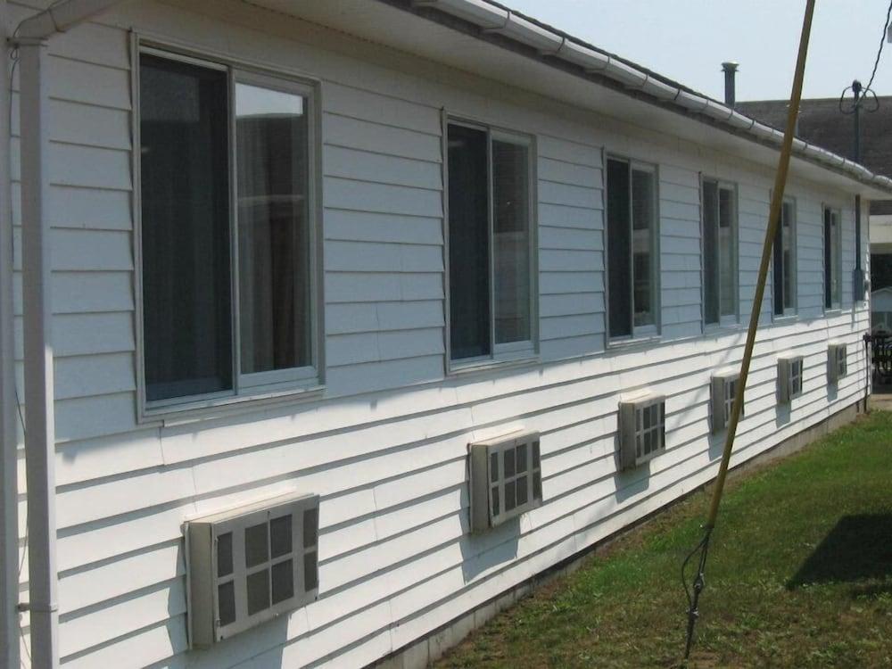 Chapel Hill Motel photo 25