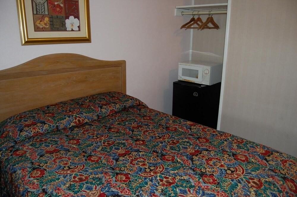 Sea Breeze Inn photo 15