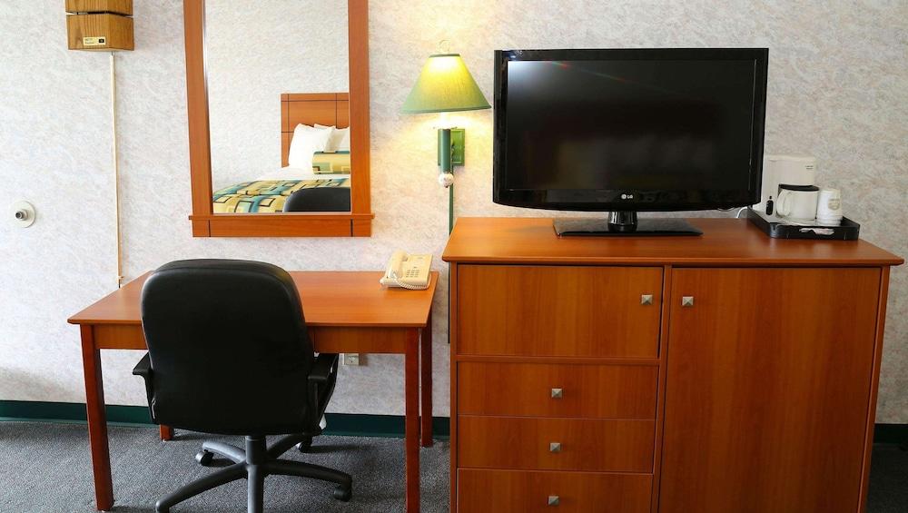 Magnuson Hotel Howell photo 16