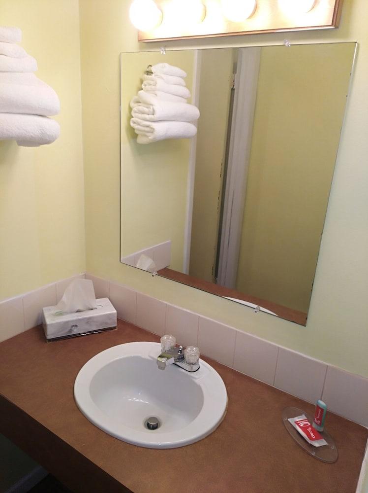 Econo Lodge Hornell photo 15
