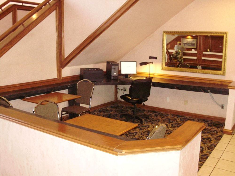 Trade Winds Central Inn photo 35