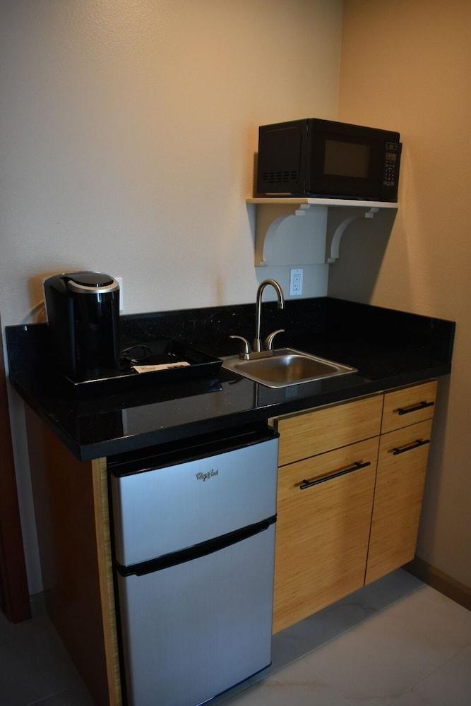 Hilo Beach House Inn photo 23