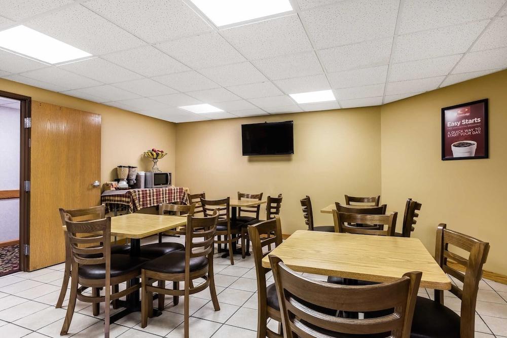 Econo Lodge Inn & Suites Dickson photo 28