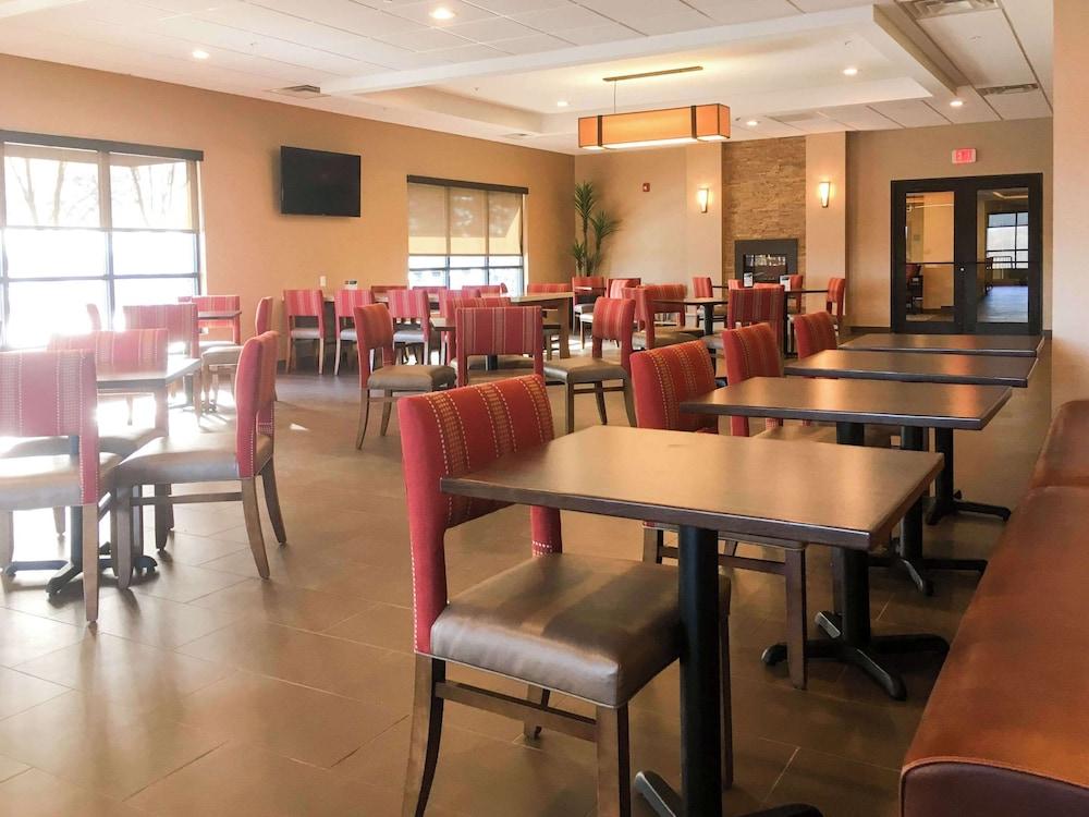 The Clocktower Hotel at Century House, an Ascend Collection Hotel photo 19