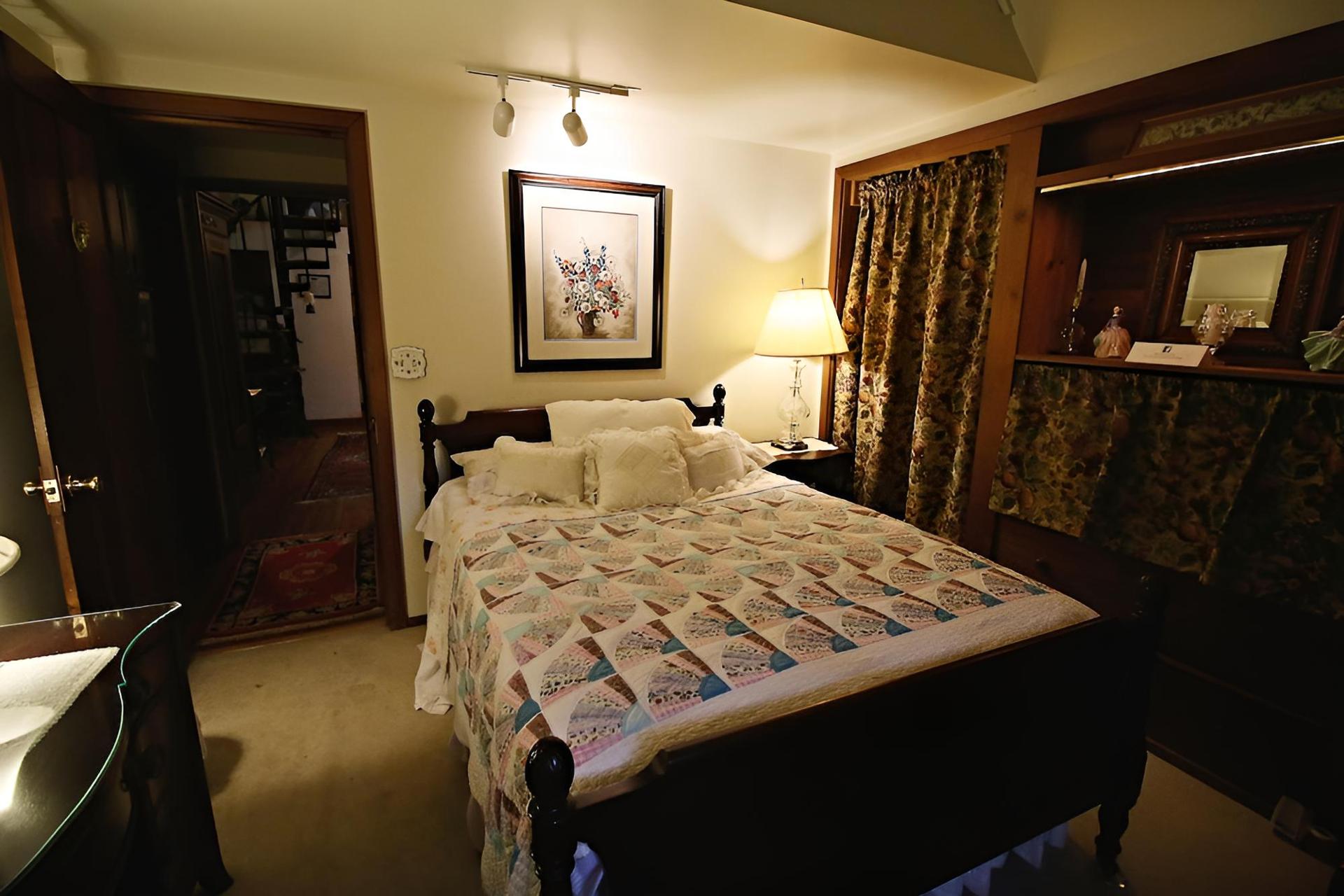 The Ebenezer House Bed & Breakfast photo 24