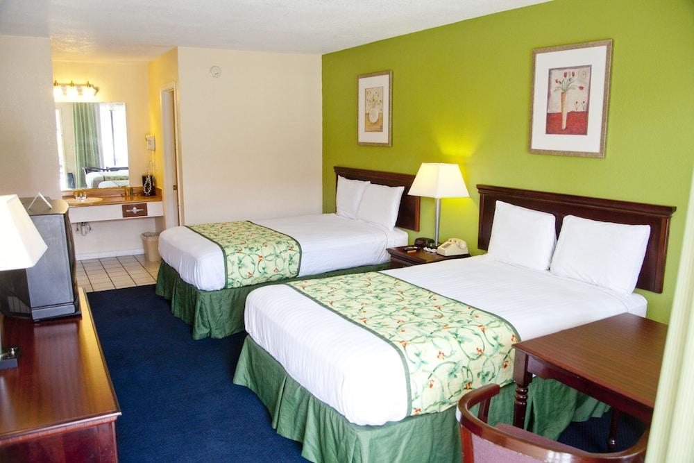 Days Inn by Wyndham DeFuniak Springs photo 5