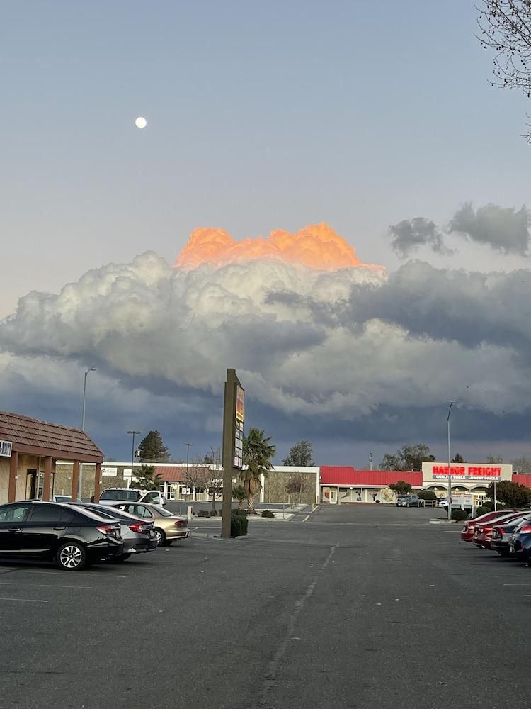 CRYSTAL MOTEL photo 8