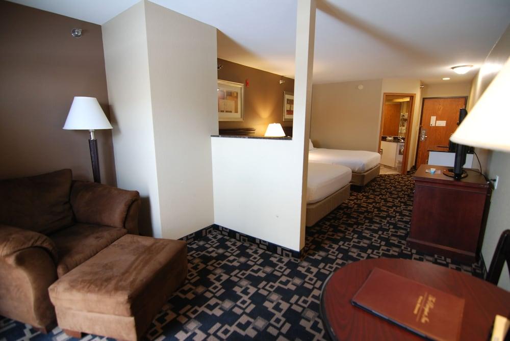 Express Suites Riverport Inn & Suites photo 44