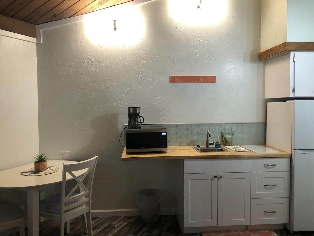 Kon Tiki Inn photo 39