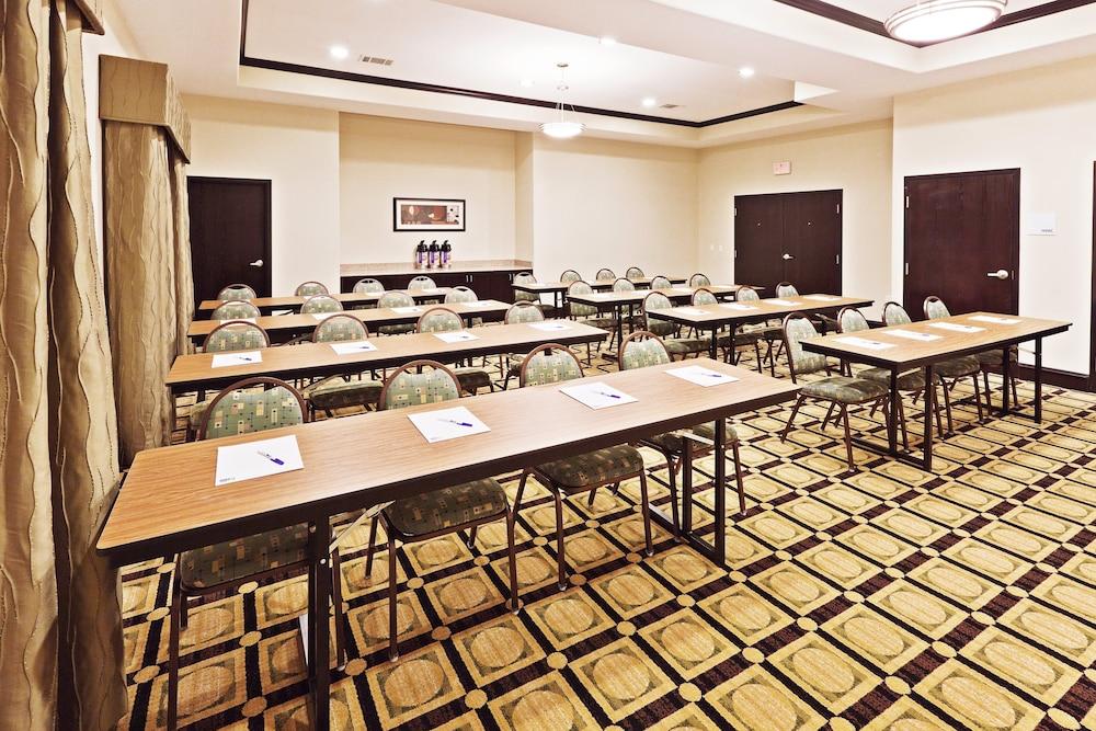Holiday Inn Express Hotel & Suites Brownfield by IHG photo 22