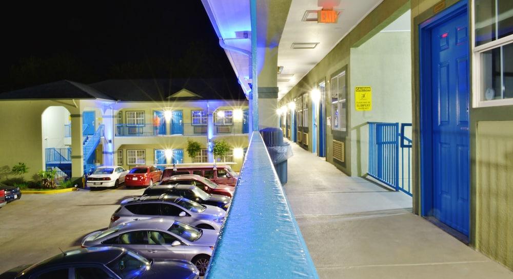 Scottish Inns and Suites Alvin photo 35