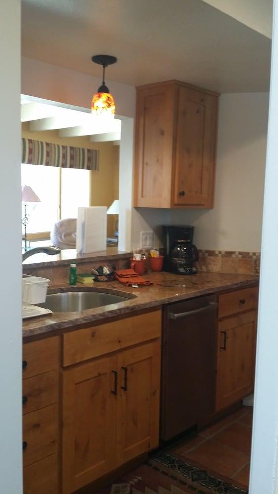 Mission Hill Casitas photo 98