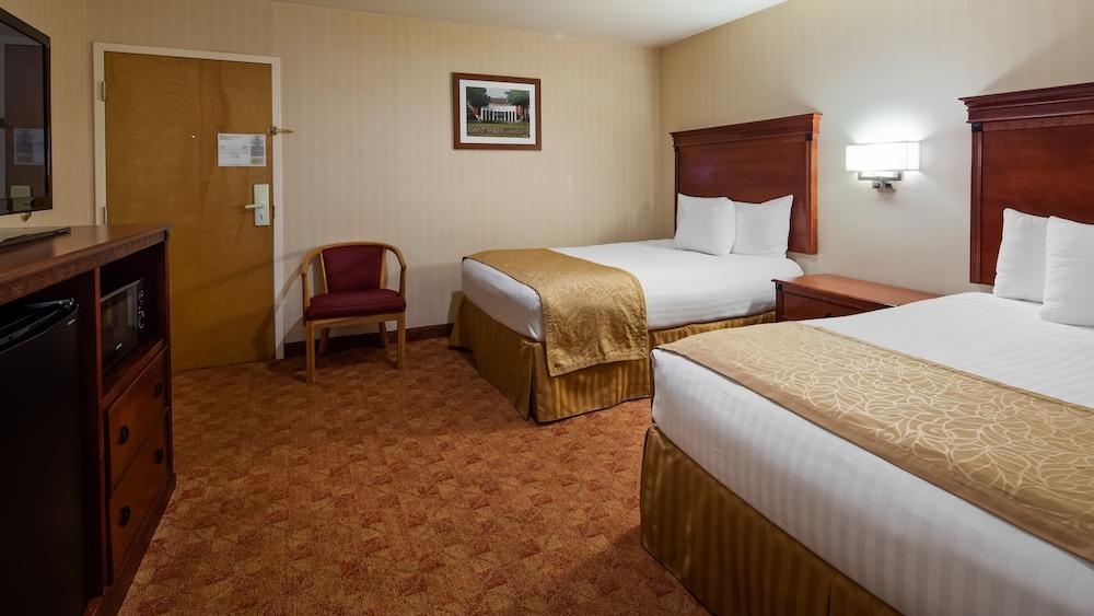 Inn on Storrs photo 25