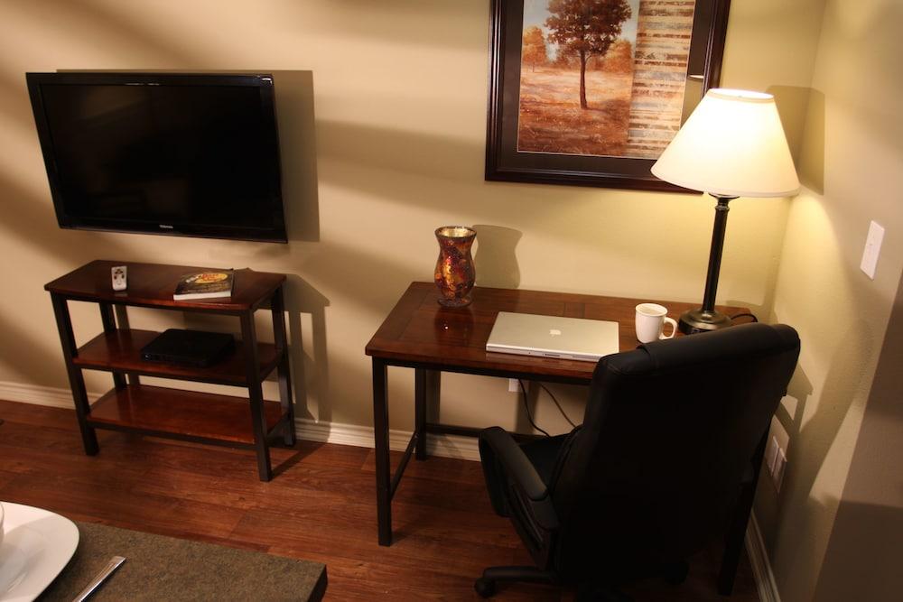 Eagle's Den Suites Kenedy a Travelodge by Wyndham photo 19