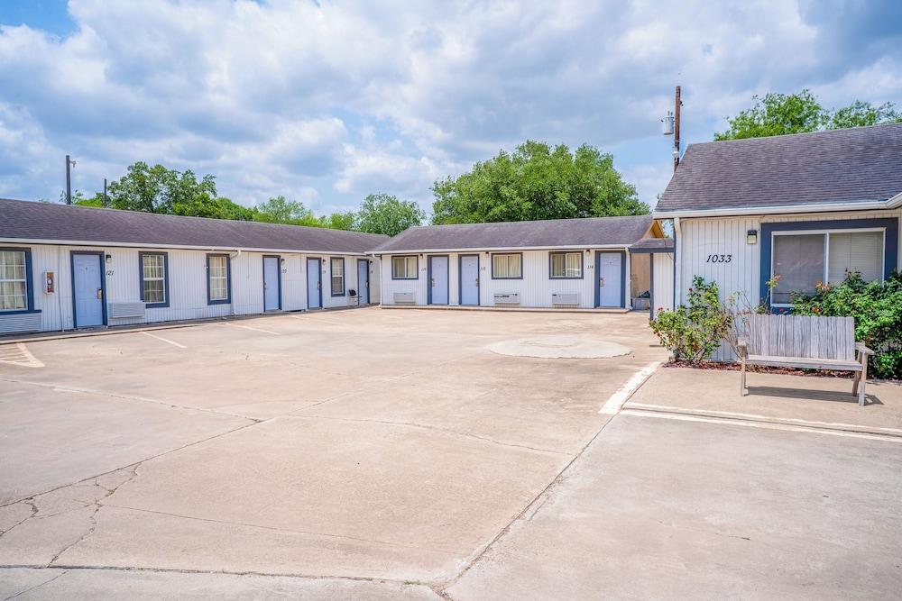 OYO Budget Inn Falfurrias Hwy 281 photo 67