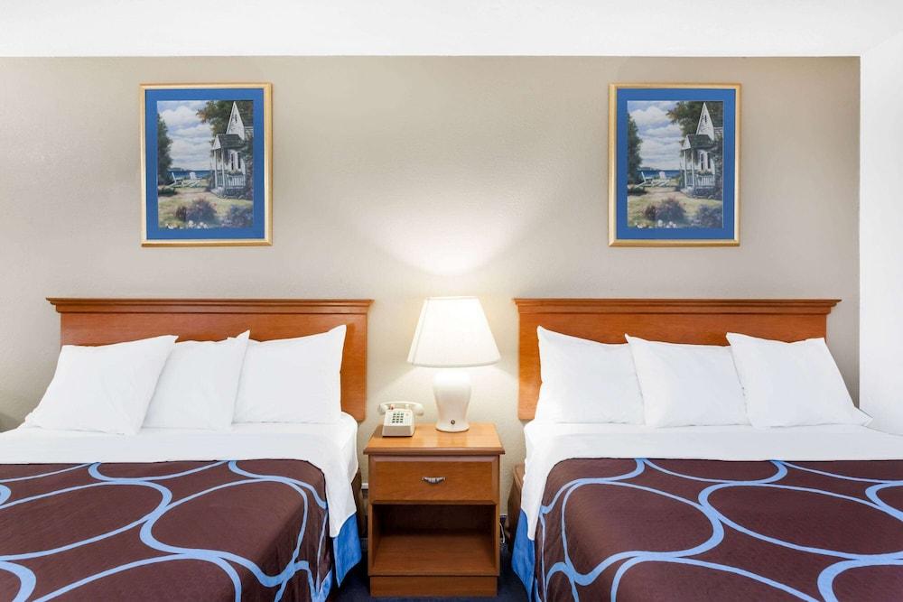 Super 8 by Wyndham Montgomery Maybrook photo 16