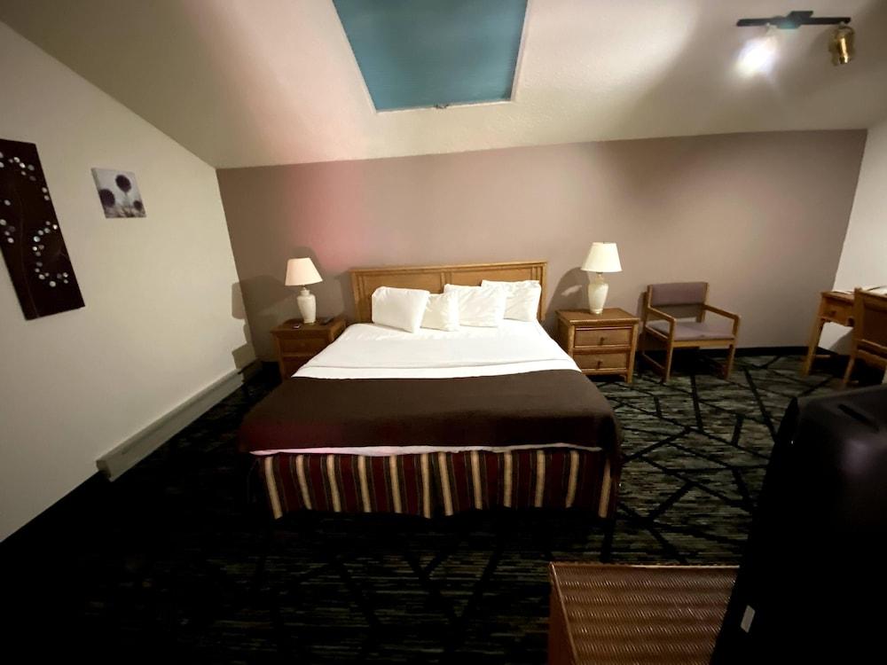 Woodlands Inn & Suites photo 36