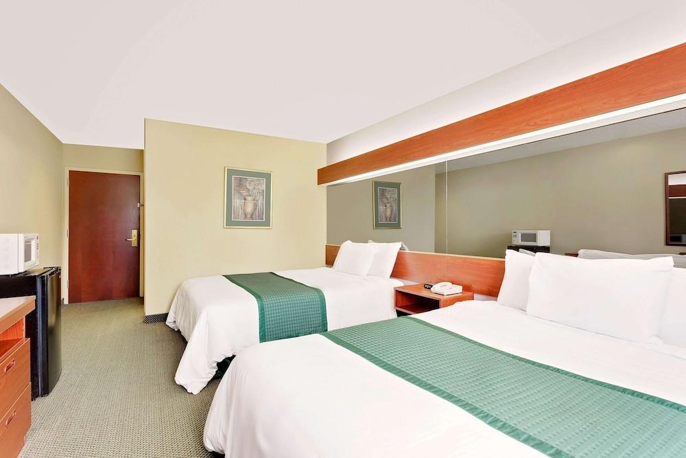 Microtel Inn & Suites by Wyndham Thomasville/High Point/Lexi photo 27