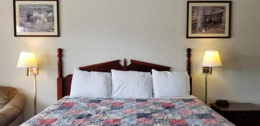 Americas Inn photo 17