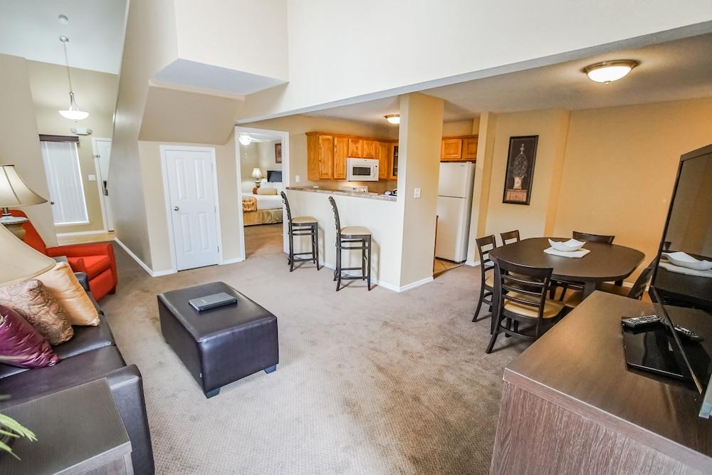 The Townhouses photo 11