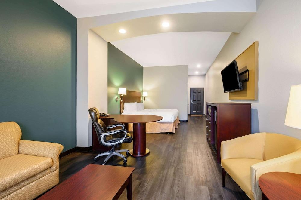 La Quinta Inn & Suites by Wyndham Longview North photo 14