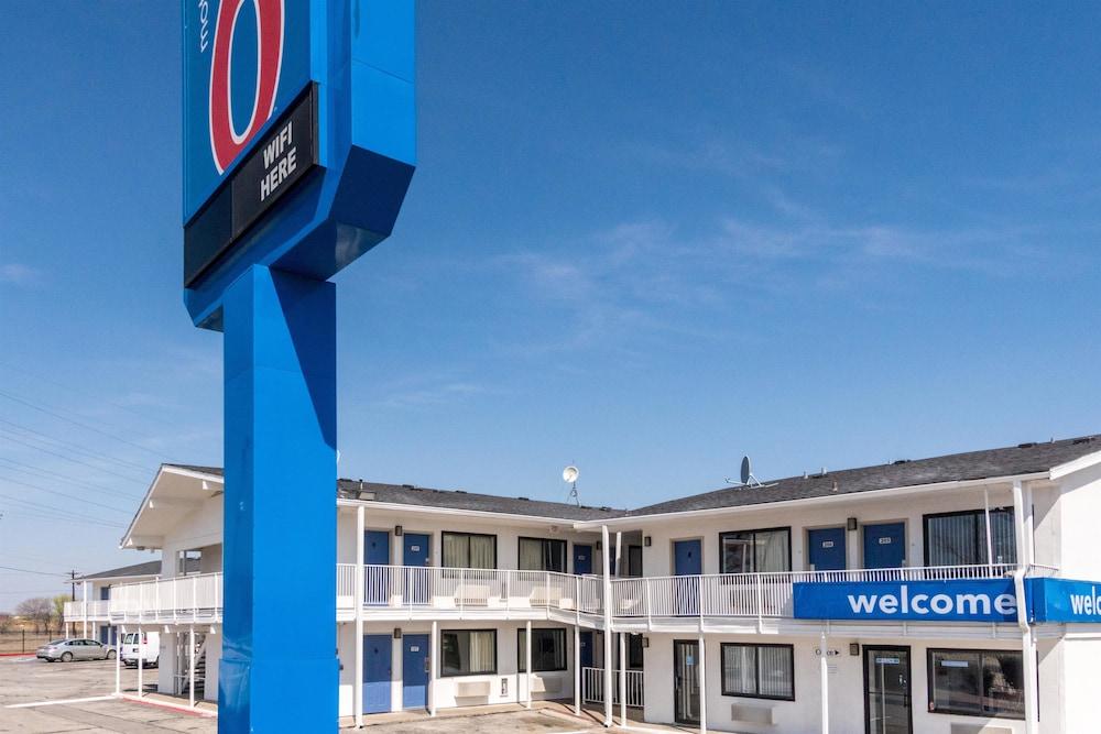 Motel 6 Fort Worth, TX - North photo 9