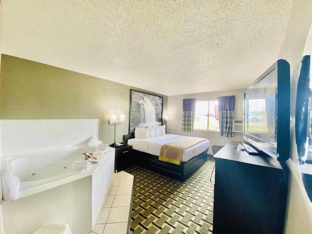Super 8 by Wyndham Wyoming/Grand Rapids Area photo 5