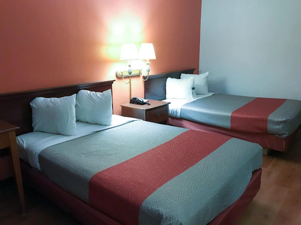 Econo Lodge photo 25