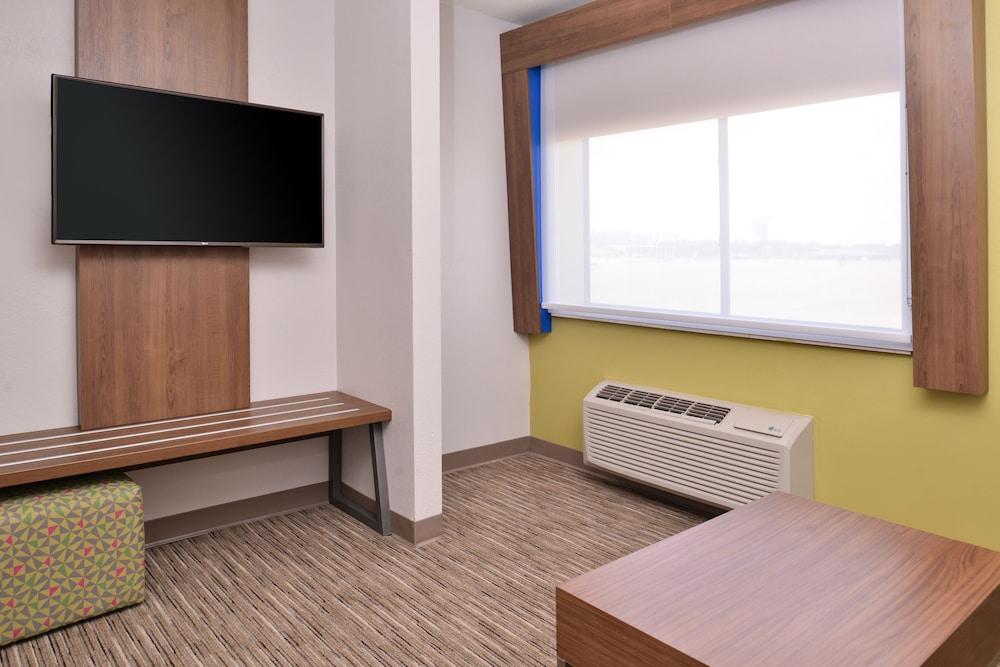 Holiday Inn Express Hotel & Suites Mesquite by IHG photo 8