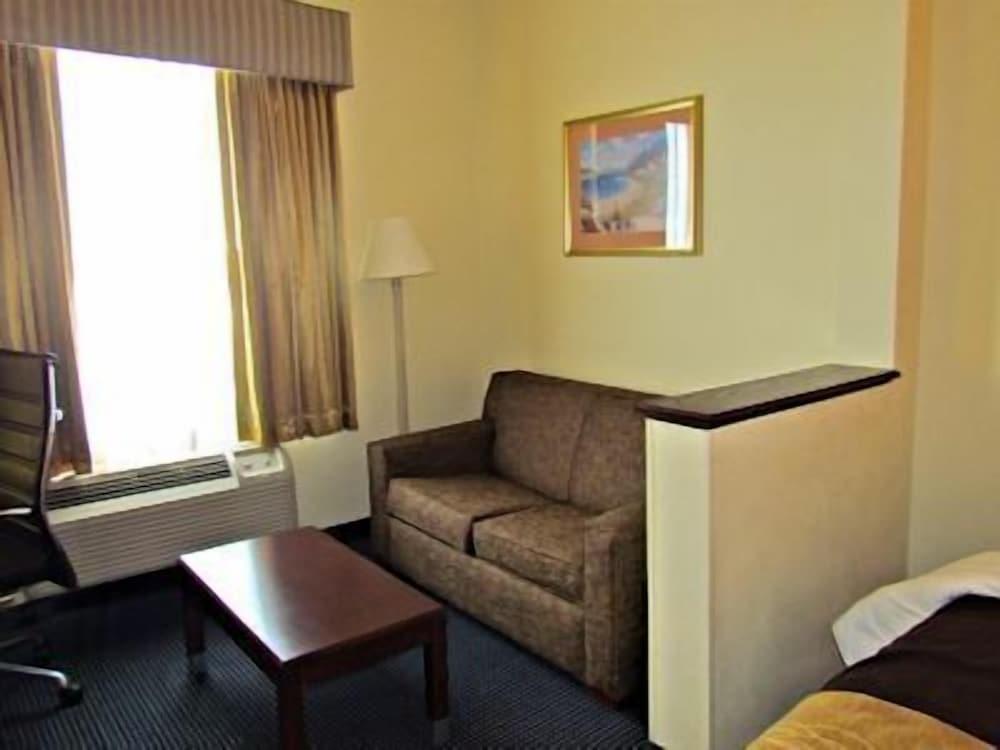 Comfort Inn & Suites Ft. Jackson Maingate photo 24