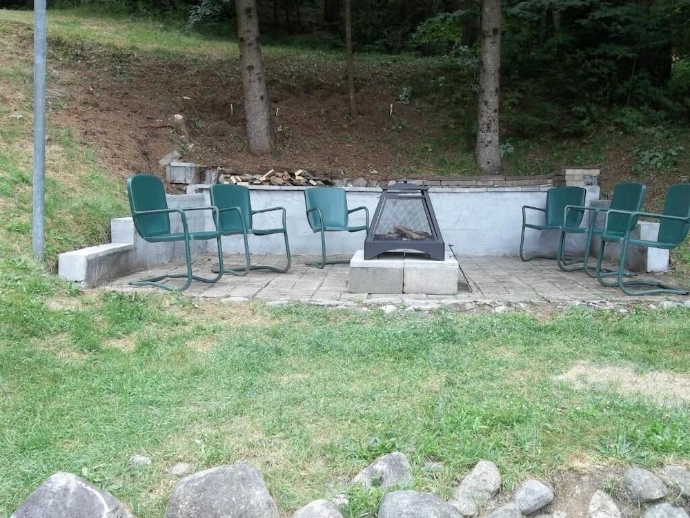 Carriage House Motor Inn photo 6