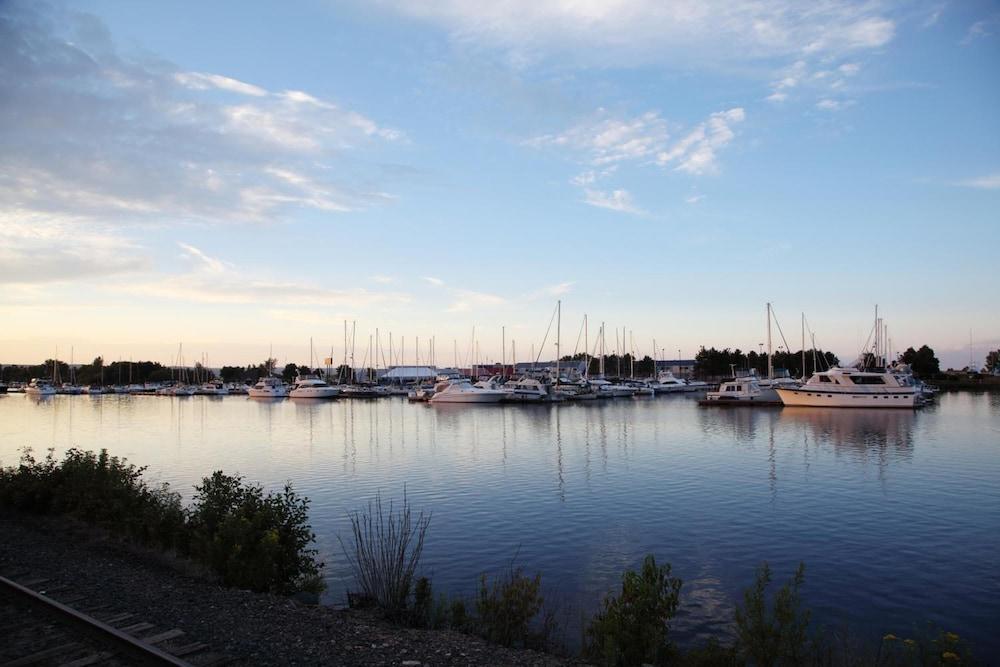 Barker's Island Inn Resort photo 33