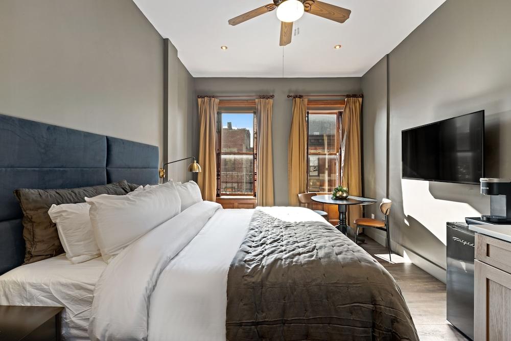 The Historic Blue Moon Hotel - NYC photo 8