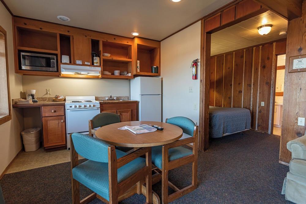Sunset Oceanfront Lodging photo 41
