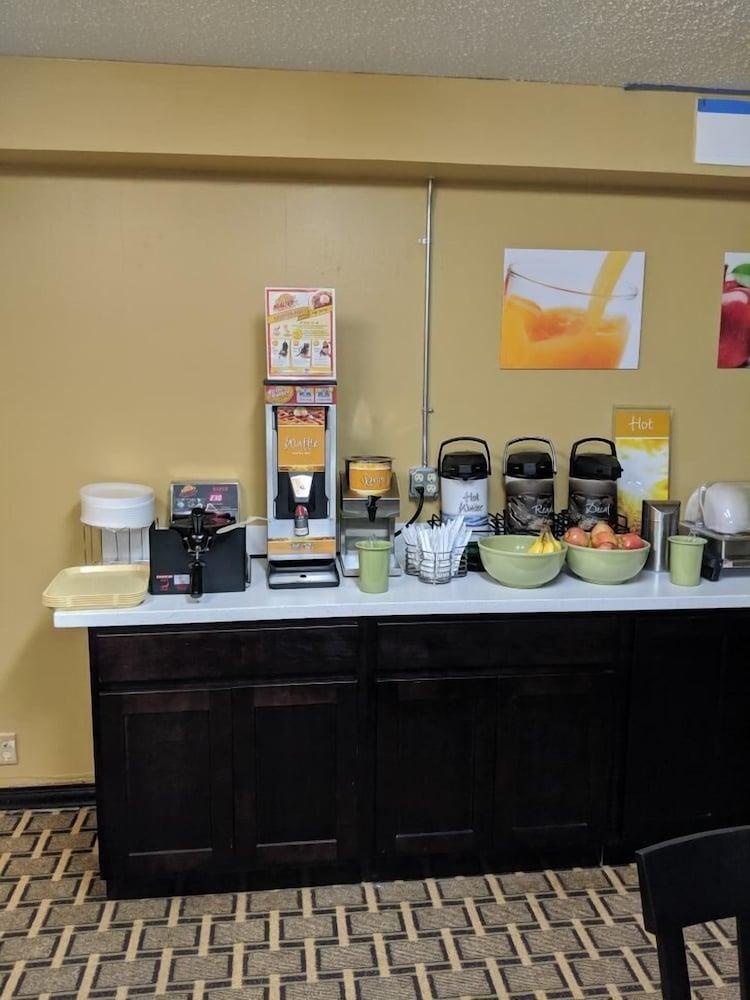 Quality Inn Vincennes photo 16