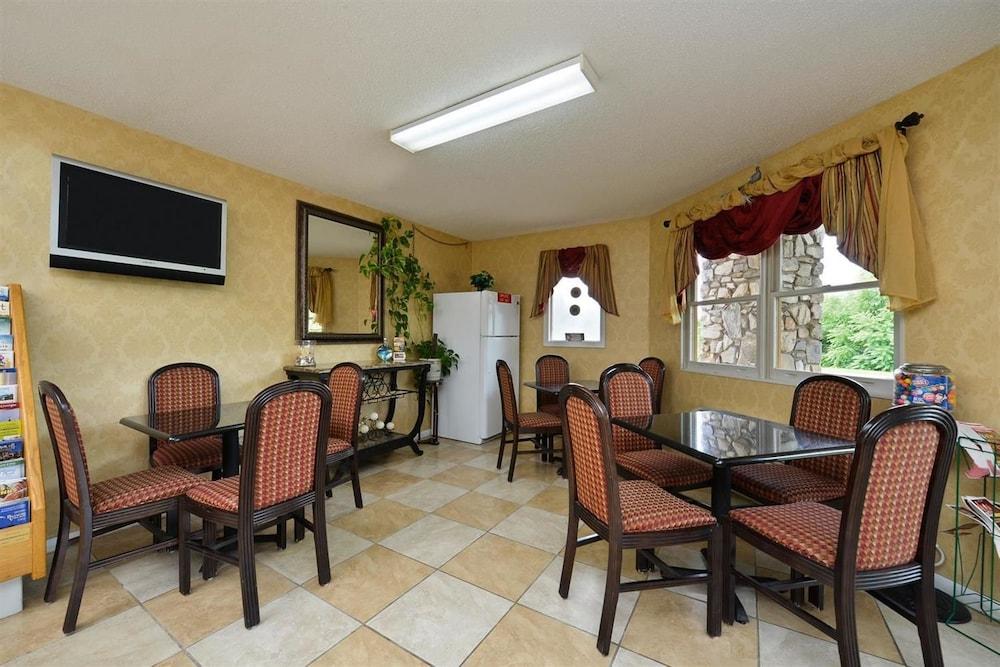 Americas Best Value Inn Canton, NC photo 12