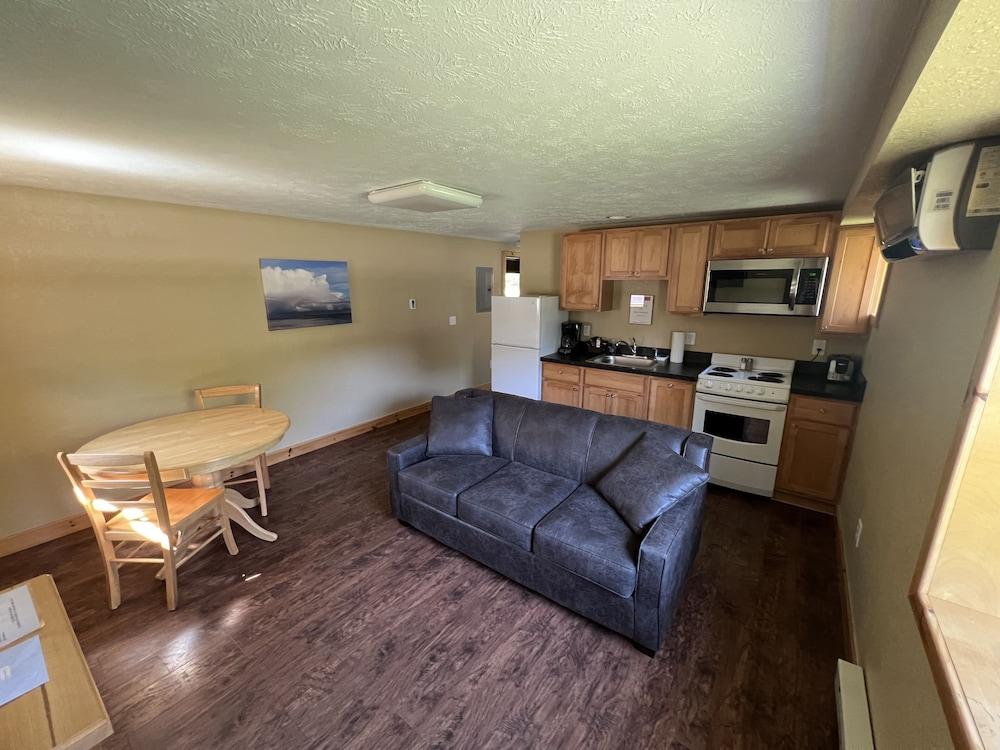 Tahquamenon Suites Lodging photo 37