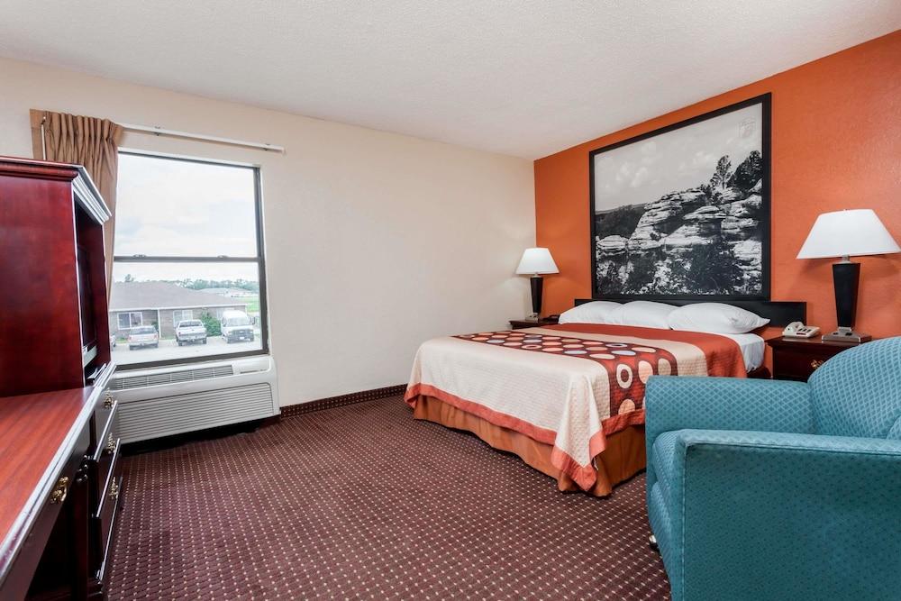 Super 8 by Wyndham Harrisburg photo 6