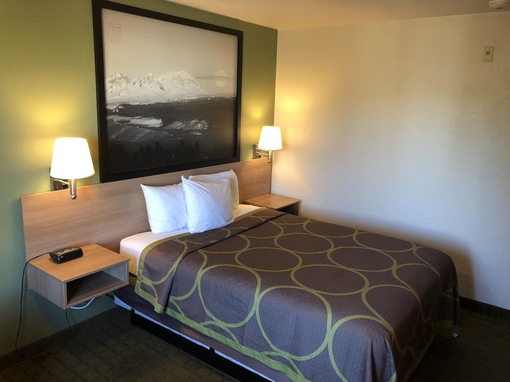Super 8 by Wyndham Bend photo 16