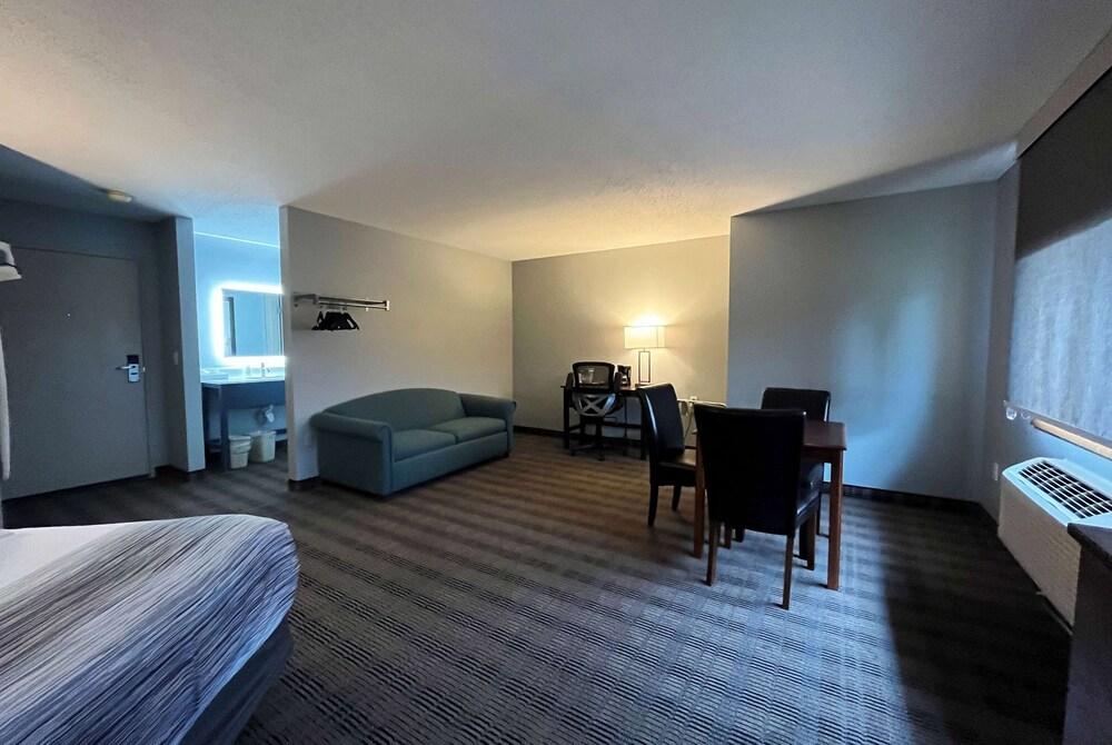 AmericInn by Wyndham Ladysmith photo 5